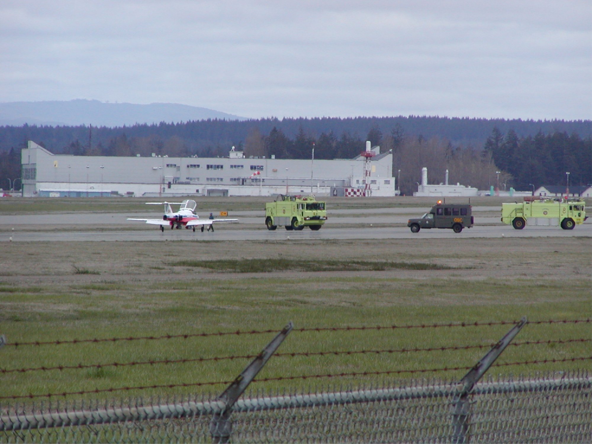 Canadian Snowbird Jet Makes Emergency Landing